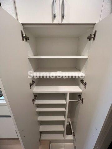 物件内観写真13　(大きなスペースがあり、収納には困りません)