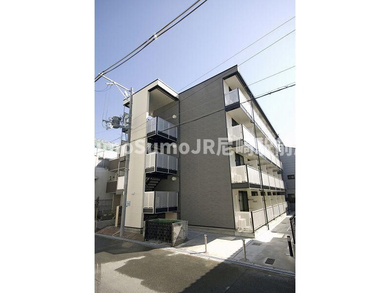 物件外観写真1　(外観は落ち着いています)