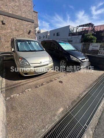 物件外観写真3　(駐車場に車を止められます)