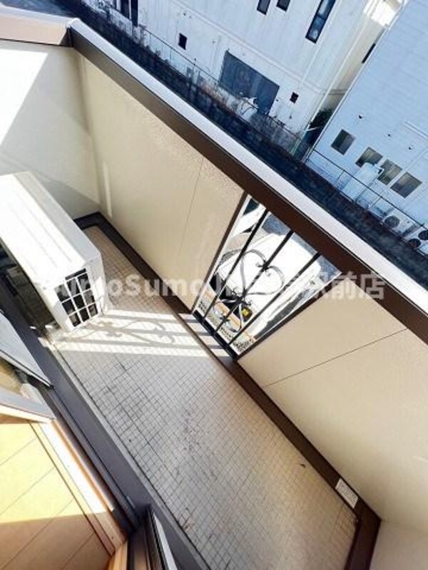 バルコニー(バルコニーからの眺めを楽しみながら食事をしませんか)