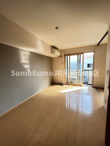 物件内観写真18　(ゆったりとしたリビングです)