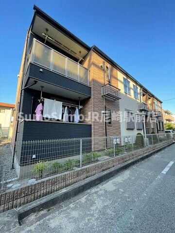 物件外観写真3　(外観は落ち着いています)