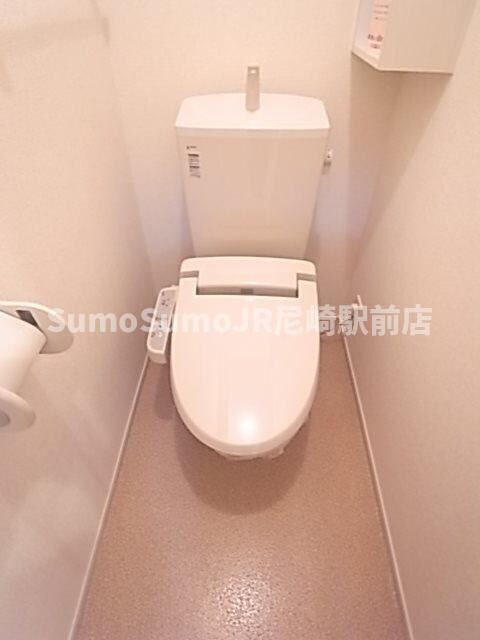物件内観写真11　(ゆったりとした空間のトイレです)