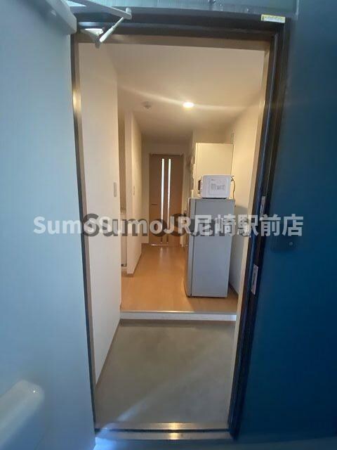 物件内観写真7　(ゆったりとした玄関です)