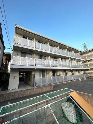 物件外観写真1　(落ち着いた雰囲気の外観です)