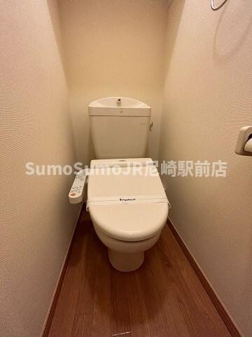 物件内観写真13　(落ち着いた色調のトイレです)
