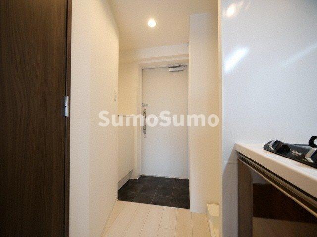 物件内観写真4　(明るい玄関です)