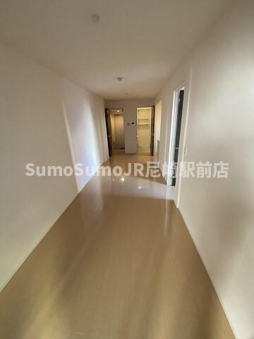 物件内観写真4　(ゆったりとしたリビングです)