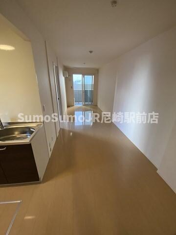 物件内観写真16　(おしゃれな居間です)