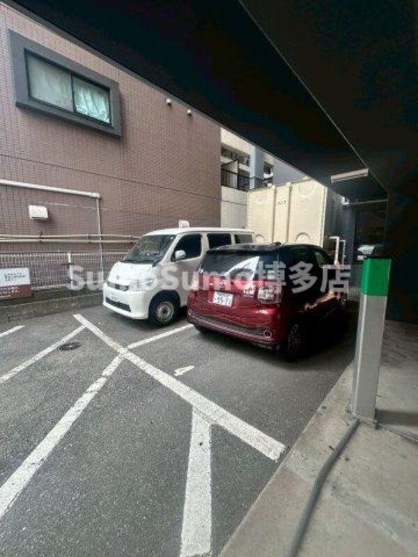 駐車場(駐車場に車を止められます)