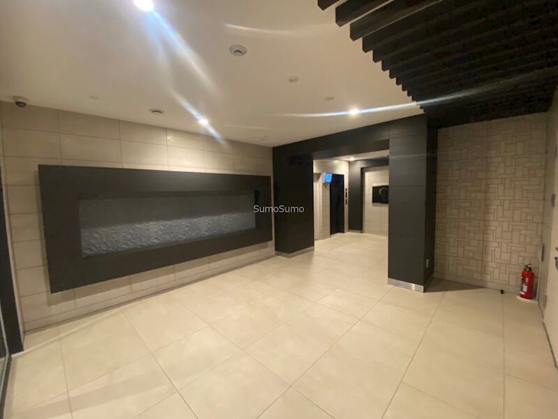 物件外観写真3　(清潔なロビーです)