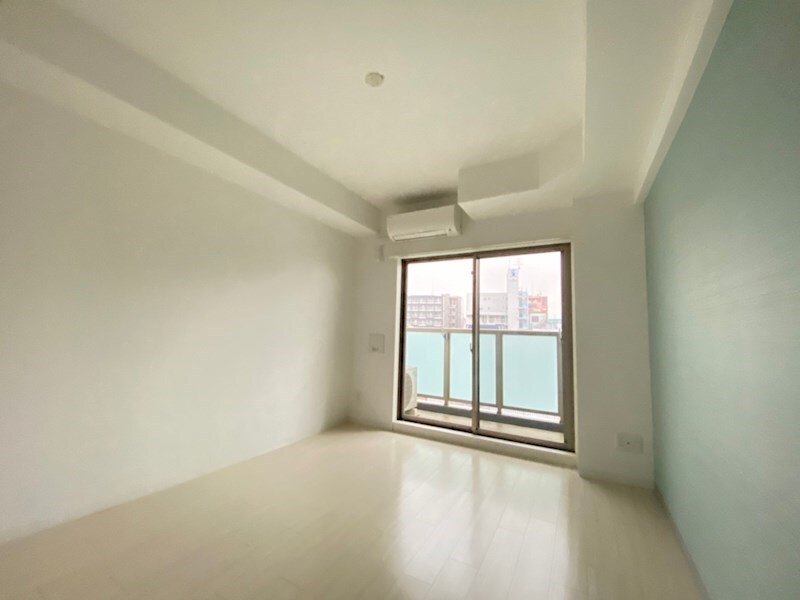 物件内観写真8　(使い勝手のいい寝室です)