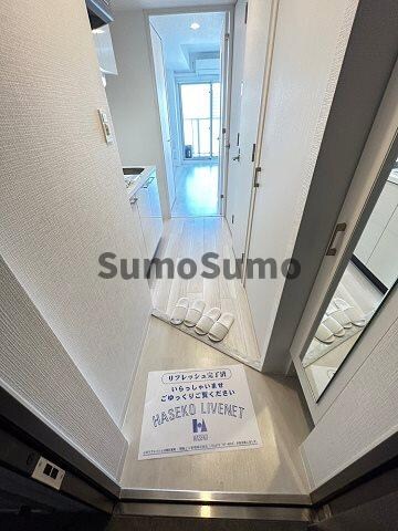 物件内観写真4　(明るい玄関です)