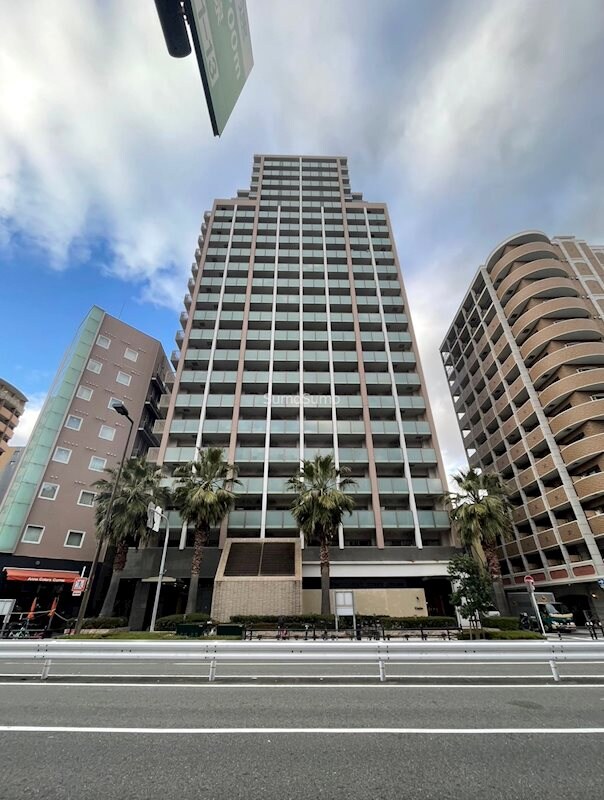 物件外観写真1　(落ち着いた雰囲気の外観です)