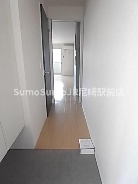 物件内観写真2　(ゆったりとした玄関です)