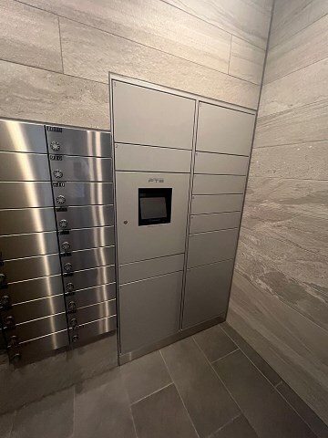 物件外観写真3　(便利な宅配ボックス完備♪)