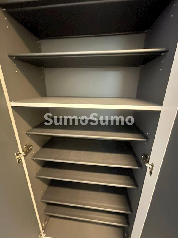 物件内観写真18　(たっぷりとした収納スペースです)