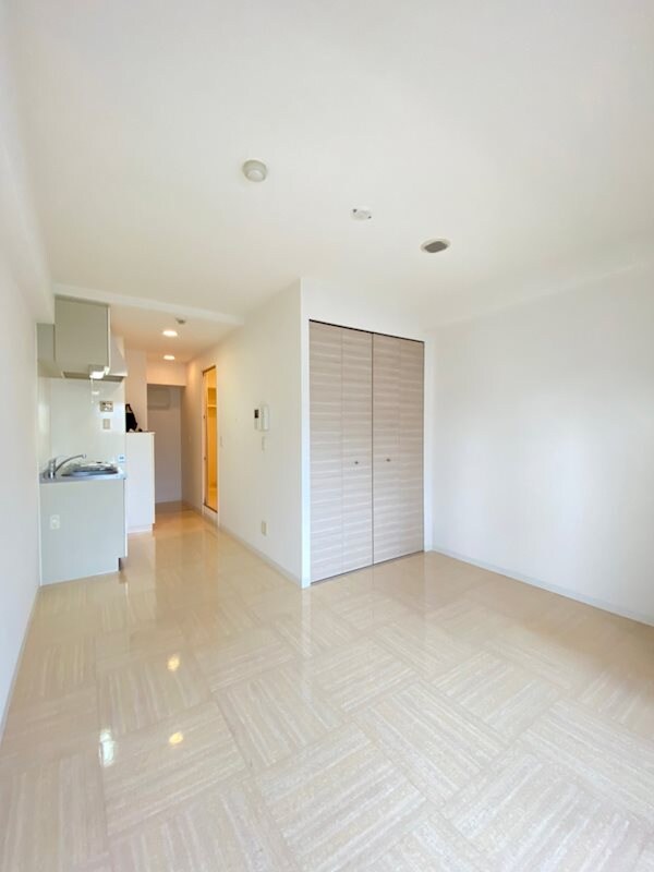 物件内観写真6　(こちらの居間で趣味の時間をお楽しみください)