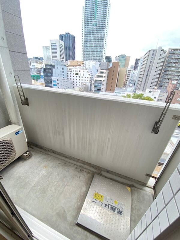 物件内観写真10　(お洗濯にも便利なバルコニー付き)