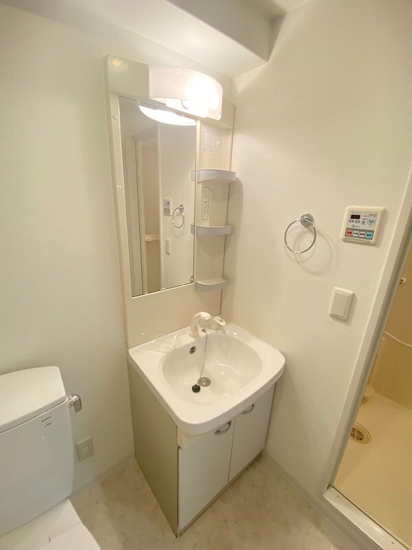 物件内観写真11　(コンパクトで使いやすい洗面所)