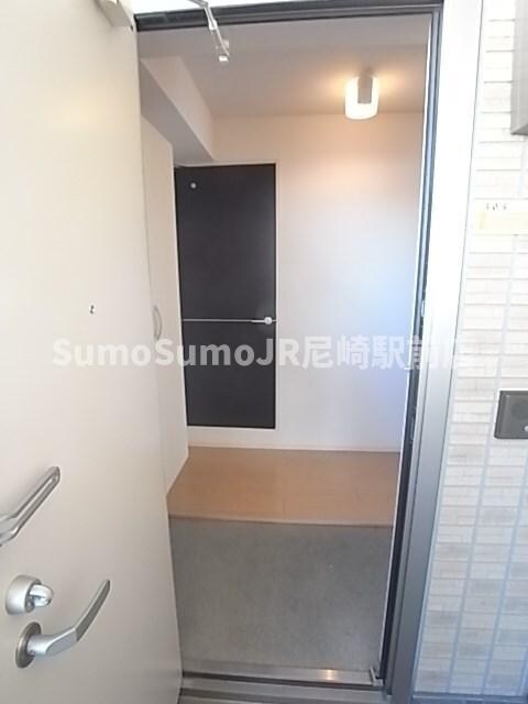 物件内観写真5　(シンプルで使いやすい玄関です)