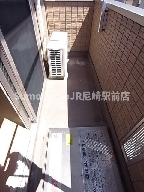 物件内観写真10　(開放的で明るい空間を演出してくれるバルコニーです)