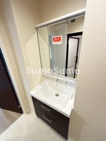 物件内観写真8　(ゆったりとスペースのある洗面所)