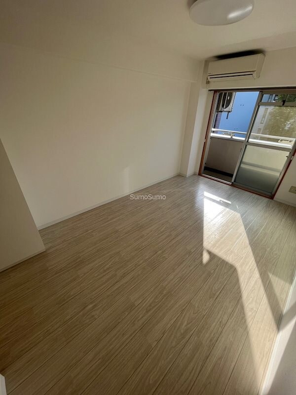 寝室(広くて明るい寝室)