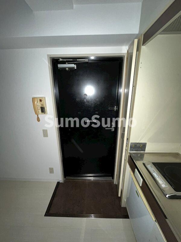 物件内観写真4　(明るい玄関です)