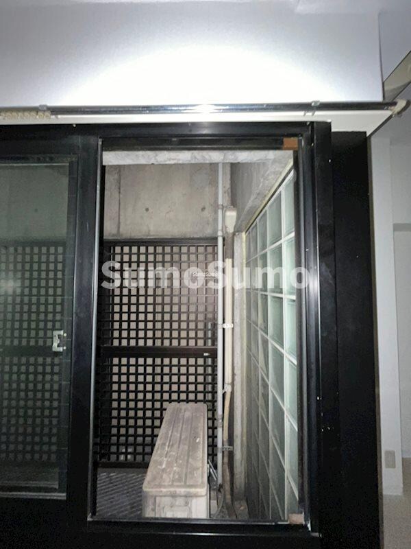 バルコニー(開放的で明るい空間を演出してくれるバルコニーです)