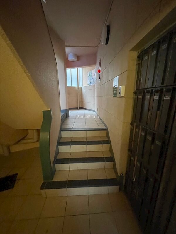 物件外観写真3　(清潔なロビーです)