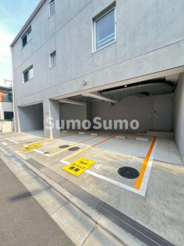 駐車場(駐車場に車を止められます)