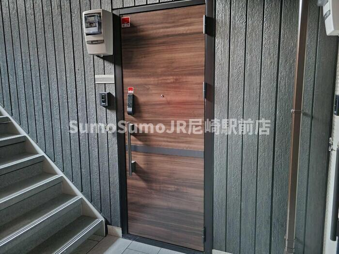 物件外観写真3　(エントランスです)