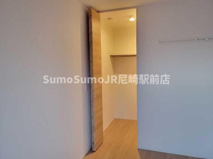 物件内観写真13　(大きなスペースがあり、収納には困りません)