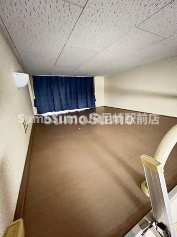 寝室(落ち着いて過ごせるお部屋なので、寝室にいかがでしょうか)