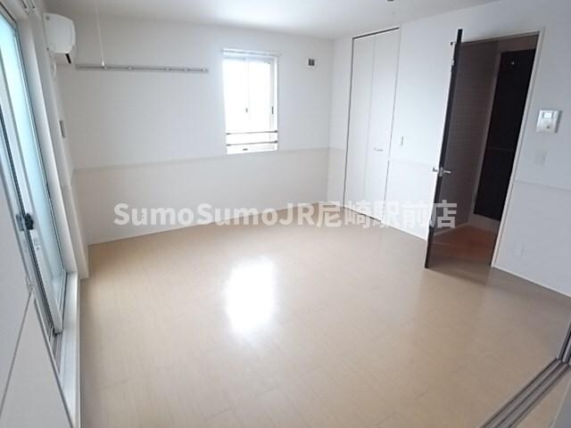 物件内観写真4　(ゆったり過ごせる居間です)