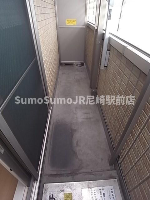 物件内観写真8　(暖かな日差しのふりそそぐバルコニー)