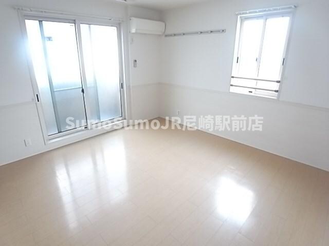 物件内観写真23　(おしゃれな居間です)