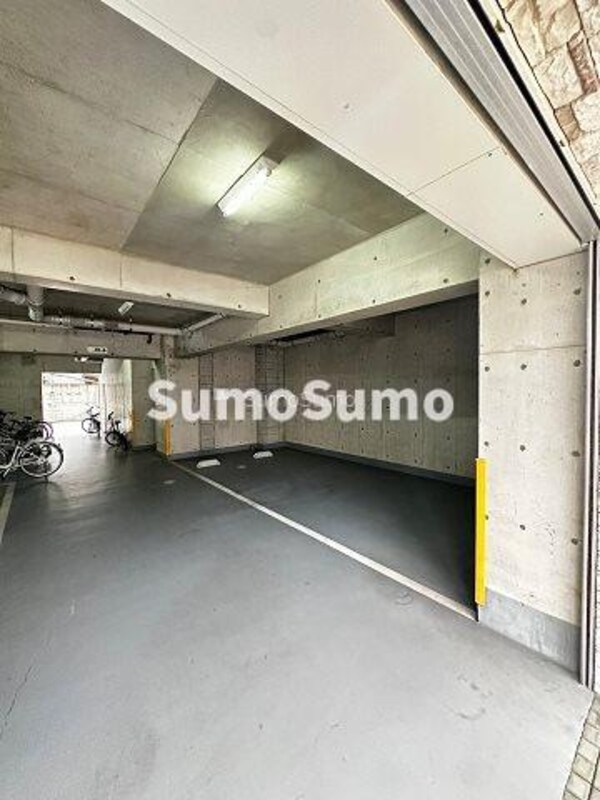 駐車場(車をお持ちの方に嬉しい駐車場付きの物件です)