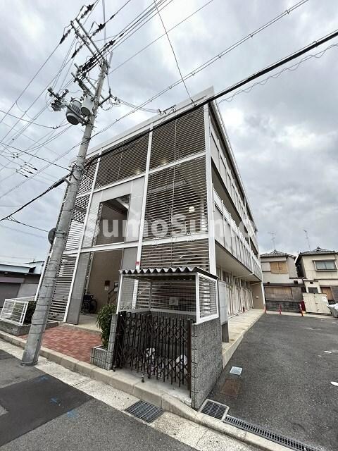 物件外観写真1　(落ち着いた雰囲気の外観です)