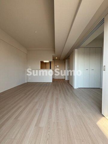 物件内観写真5　(ゆったりとしたリビングです)