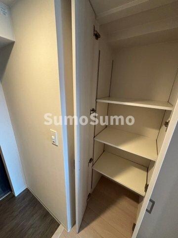 物件内観写真12　(収納豊富です)