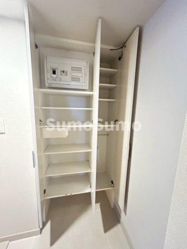 収納(小物を収納するのに便利です)