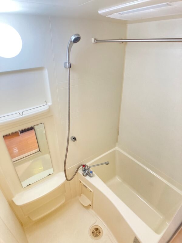 物件内観写真8　(きれいなお風呂です)