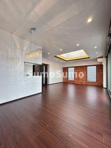 物件内観写真6　(使いやすい居間です)