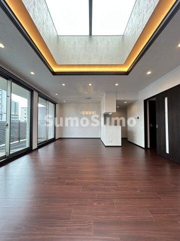 物件内観写真16　(ゆったりとしたリビングです)