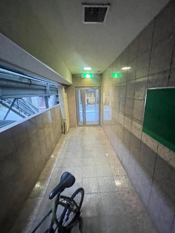 物件外観写真3　(ゆとりのあるロビーです)