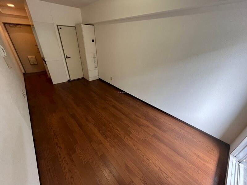 物件内観写真7　(落ち着いた色調の寝室です)