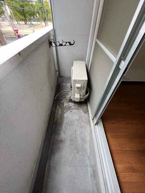 物件内観写真9　(バルコニーがあります)