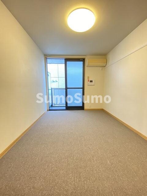 物件内観写真4　(ゆったりとしたリビングです)